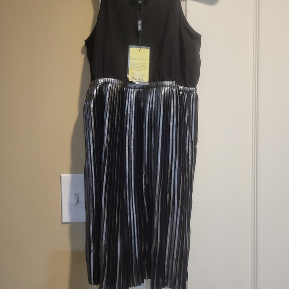 Junior Delicate Special Occasion Dress - Picture 2 of 8